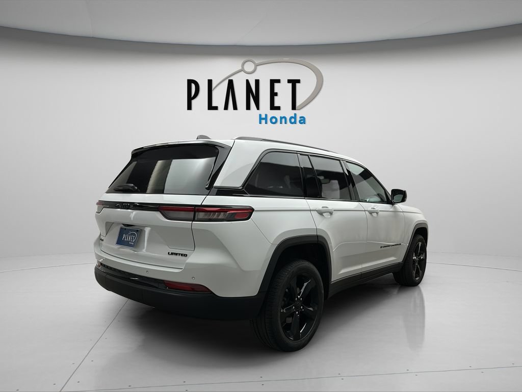 Used 2024 Jeep Grand Cherokee Limited w/ Black Appearance Package AWD/4WD image 5