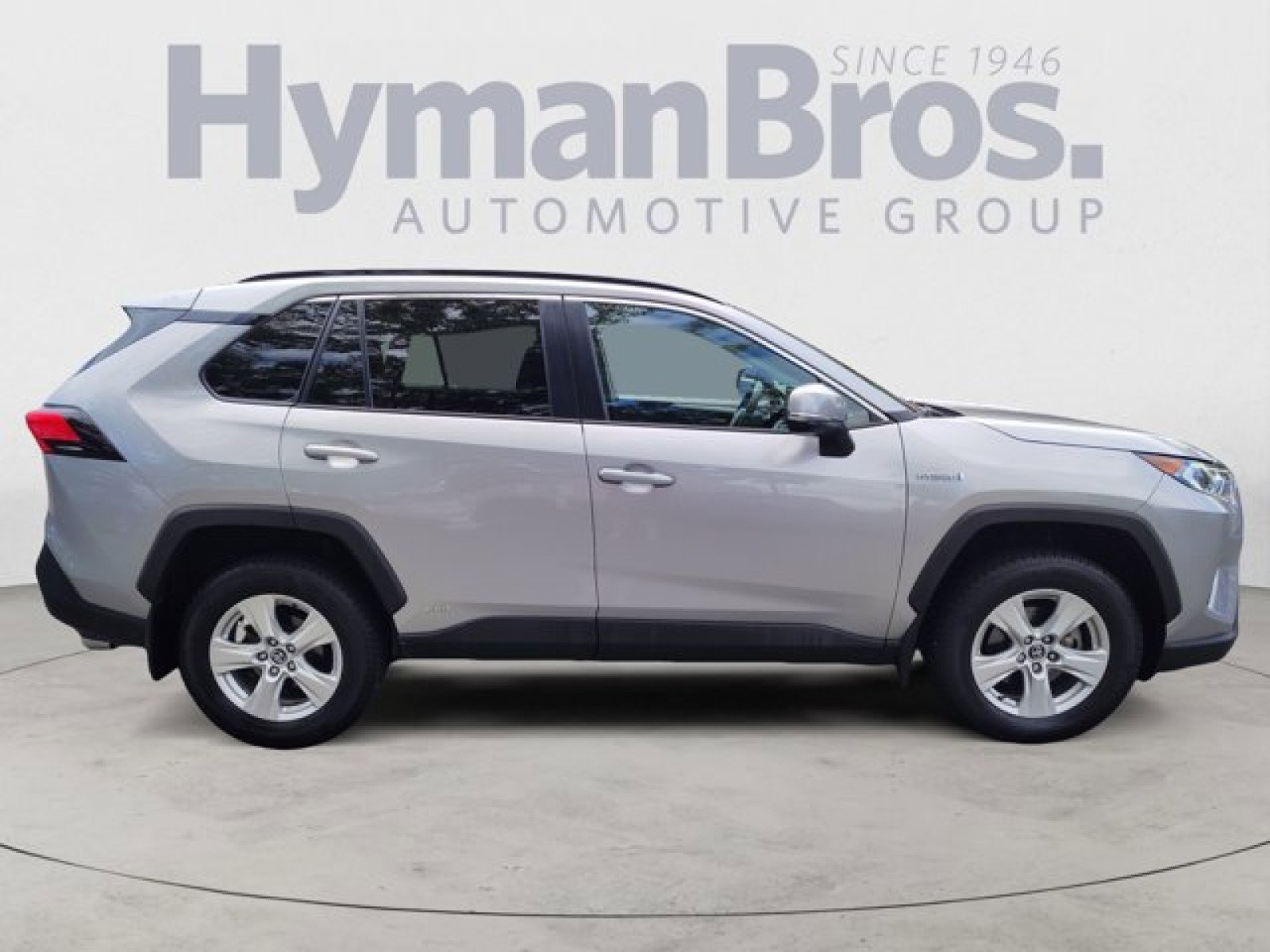 Used 2021 Toyota RAV4 XLE Premium image 2