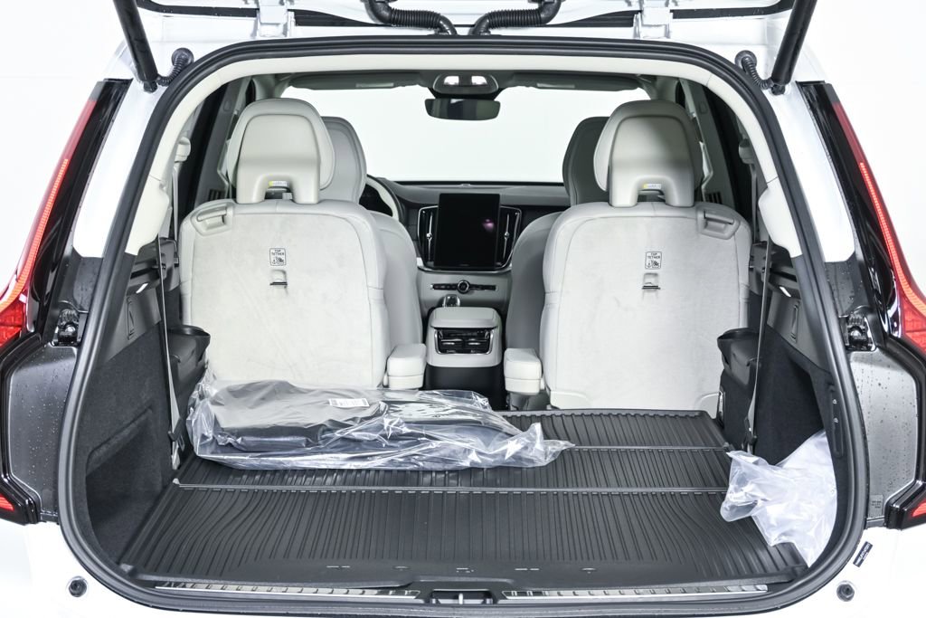 New 2026 Volvo XC90 B6 Ultra w/ Protection Package image 30