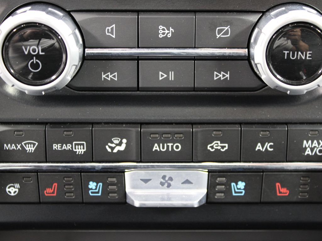 Used 2024 Ford F350 Lariat w/ Lariat Ultimate Package AWD/4WD image 70