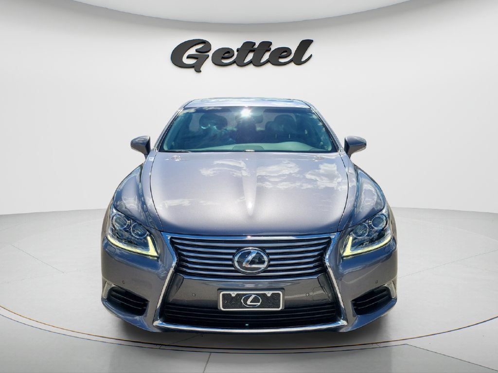 Used 2016 Lexus LS 460 w/ Comfort Package RWD image 2