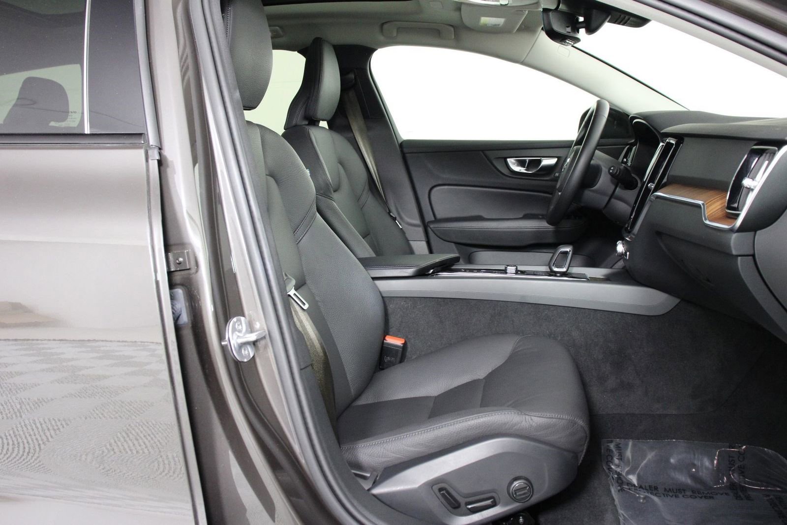 Certified 2025 Volvo V60 B5 Cross Country Plus image 29