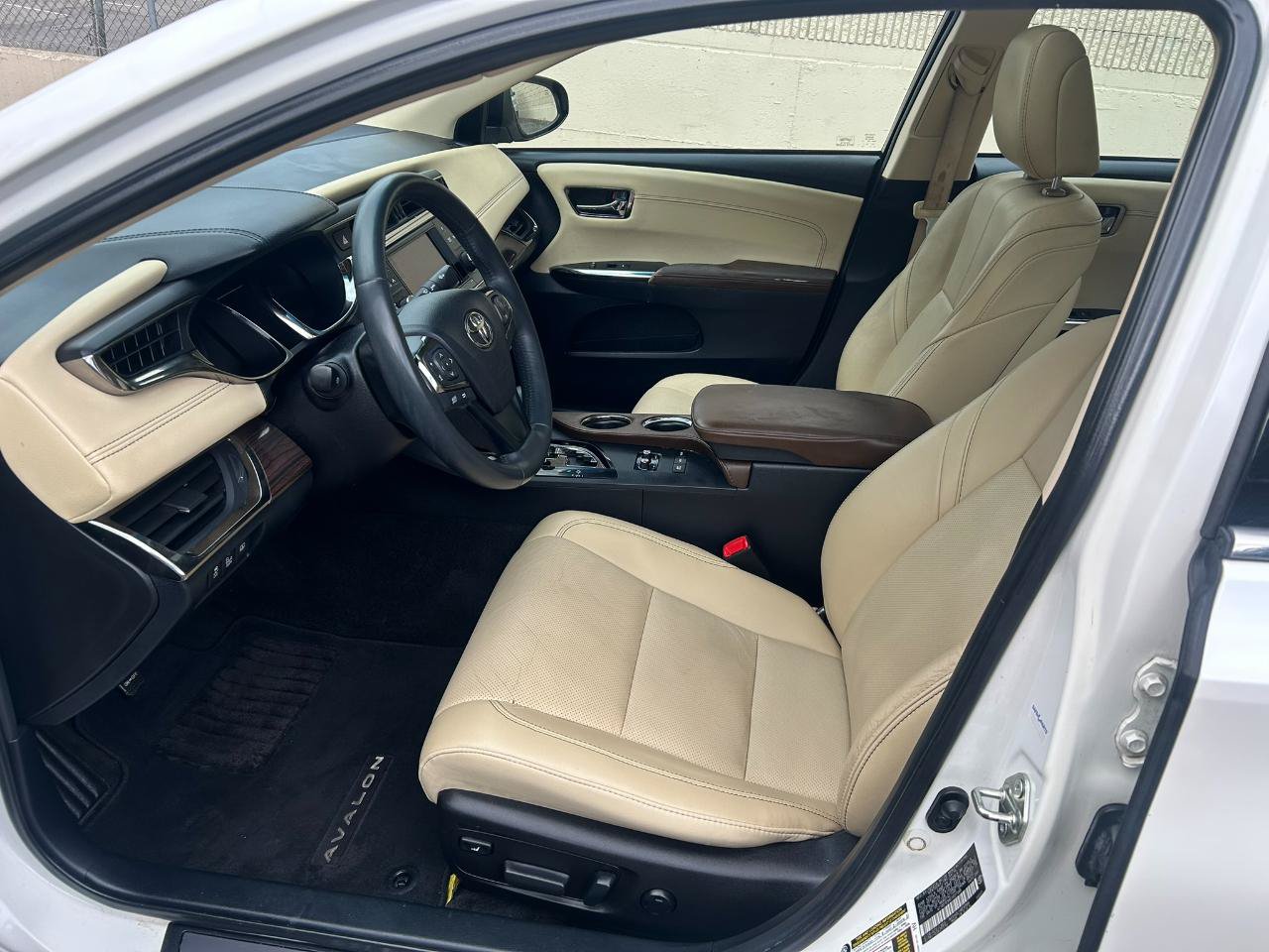 Used 2014 Toyota Avalon Limited FWD image 9
