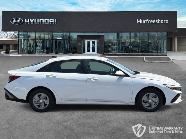 New 2026 Hyundai Elantra SE FWD image 4