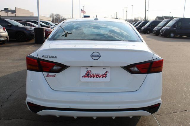 Used 2025 Nissan Altima 2.5 SV image 4