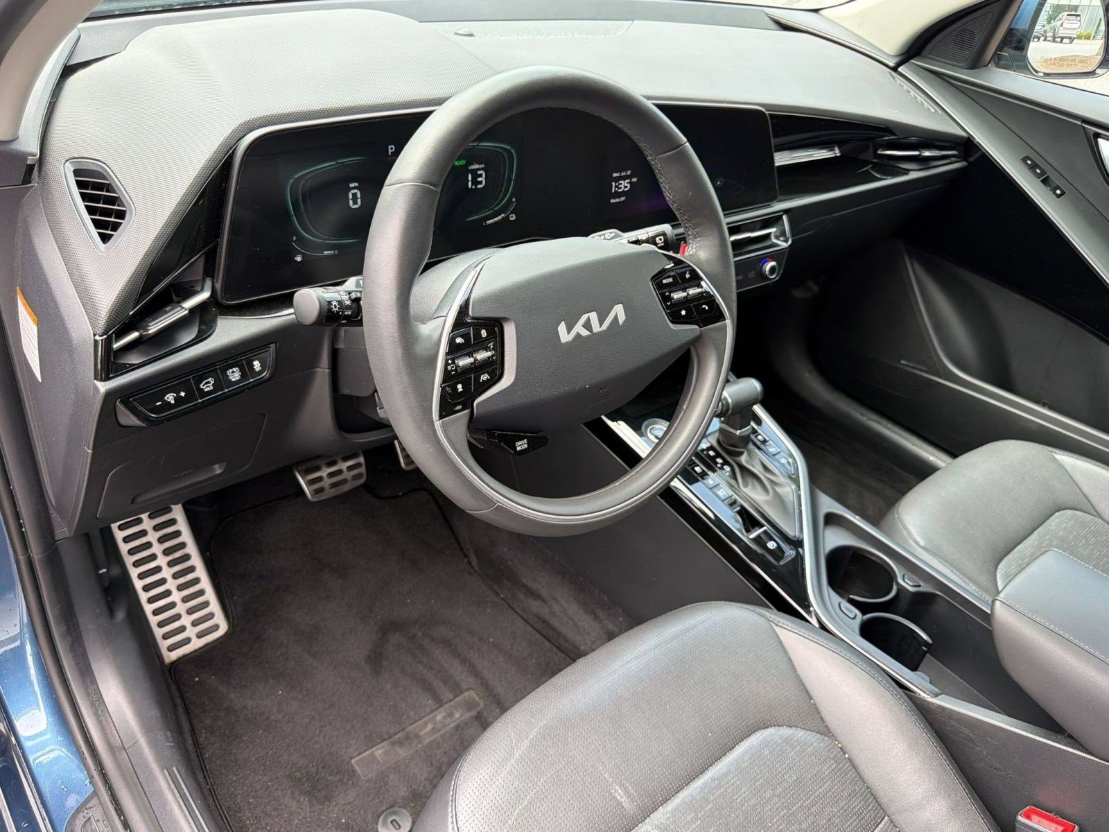 Used 2023 Kia Niro SX Touring FWD image 4
