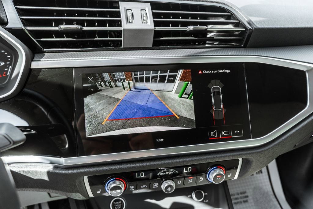 Used 2024 Audi Q3 2.0T Premium image 11