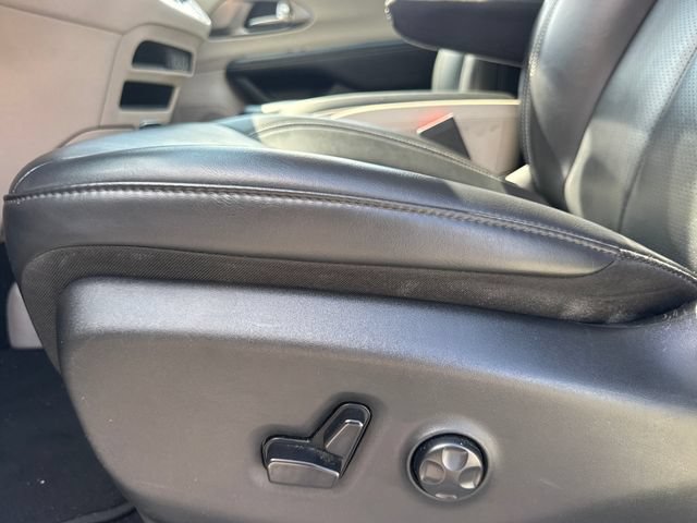 Used 2023 Chrysler Pacifica Touring-L FWD image 15