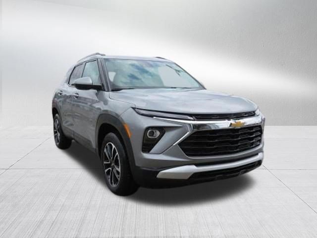 Used 2024 Chevrolet TrailBlazer LT w/ LT Cold Weather Package AWD/4WD image 9