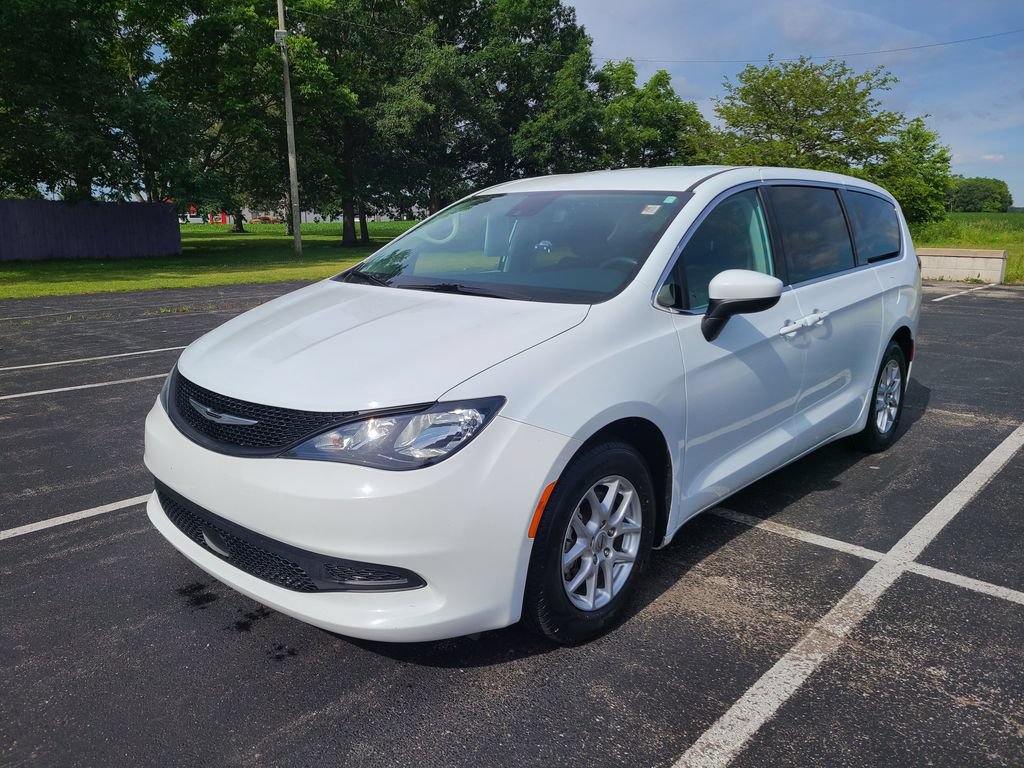 Used 2023 Chrysler Voyager LX FWD image 4