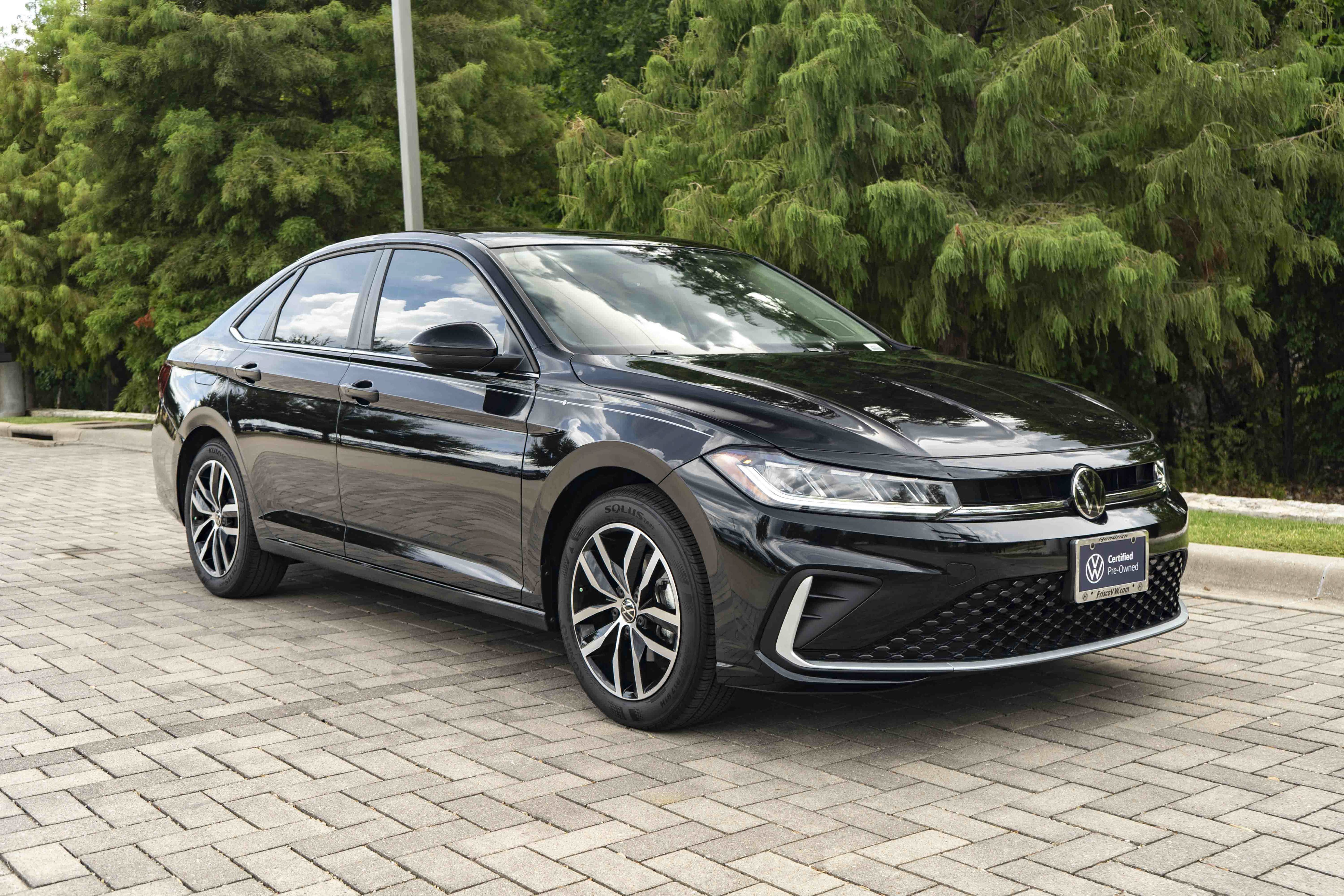 Used 2026 Volkswagen Jetta SE FWD image 2