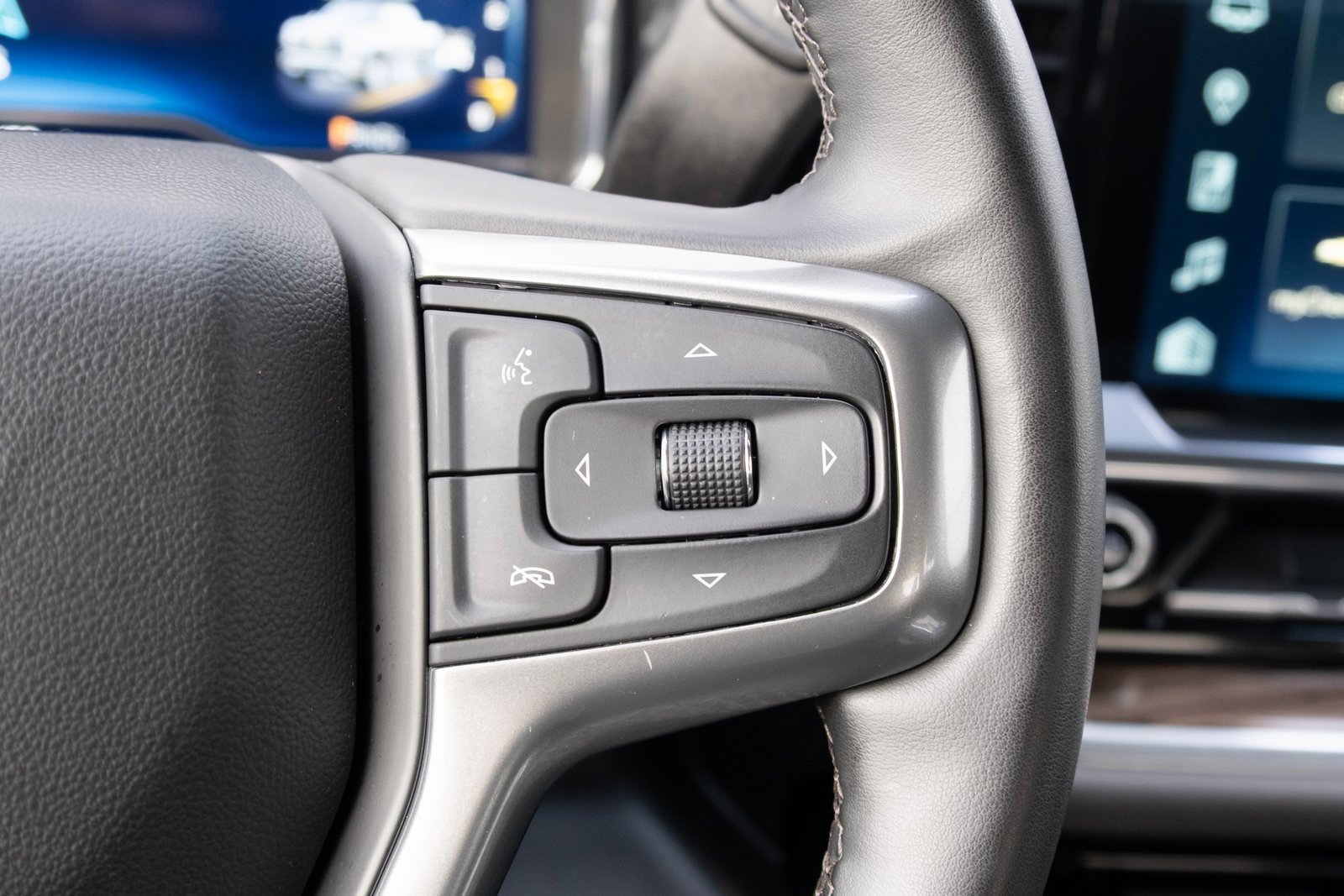 Used 2025 Chevrolet Silverado 1500 LT image 7