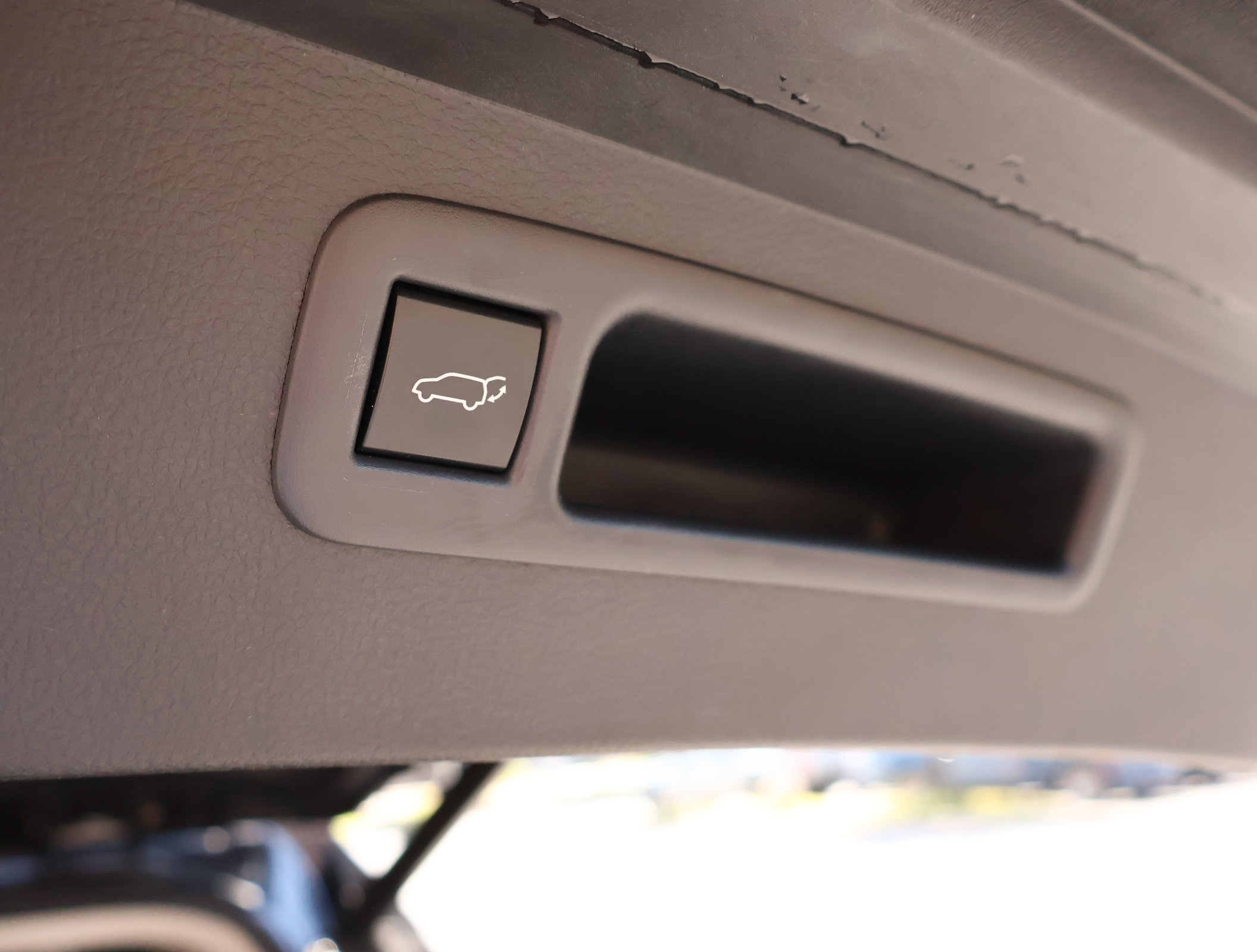 Used 2023 Toyota Highlander LE FWD image 27