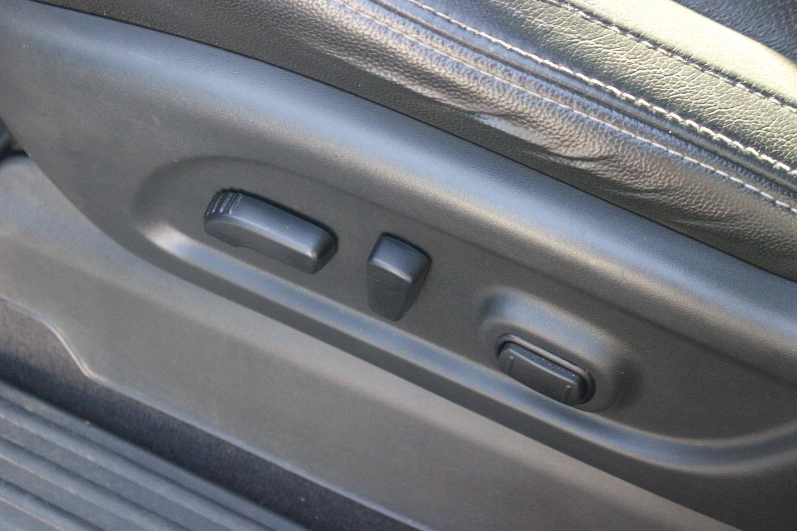 Used 2021 Nissan Titan SV w/ SV Convenience Package AWD/4WD image 18