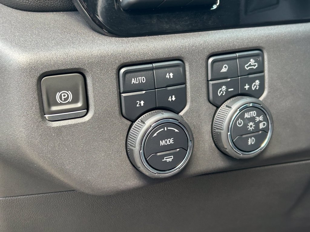 Used 2023 Chevrolet Silverado 1500 ZR2 AWD/4WD image 26