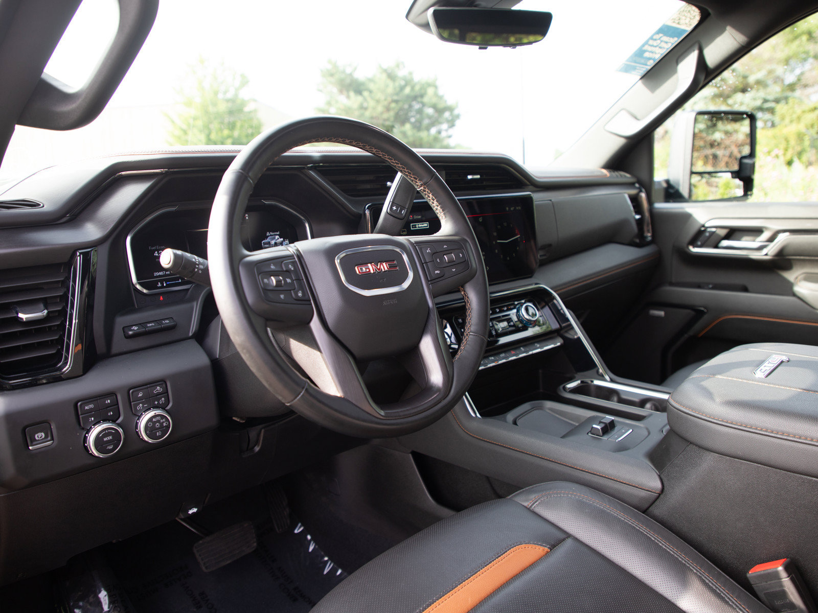 Used 2024 GMC Sierra 2500 AT4 w/ Technology Package AWD/4WD image 27