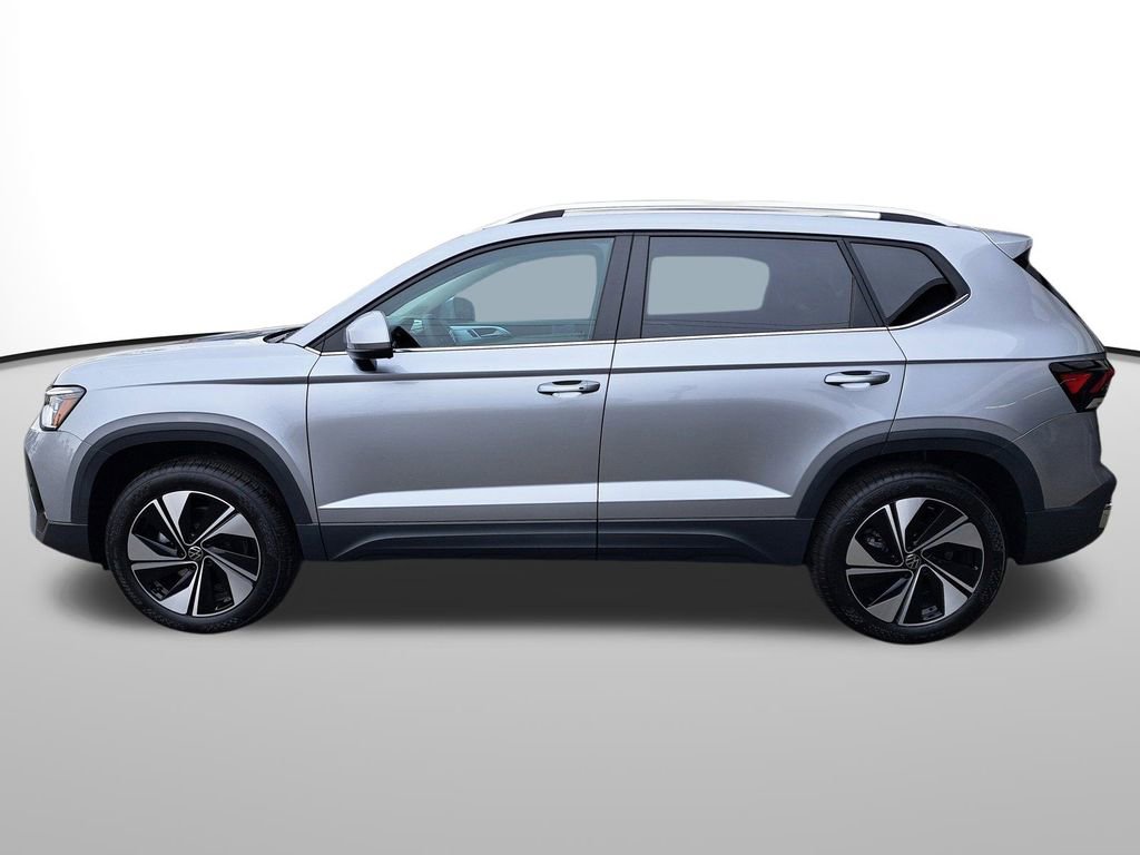 New 2025 Volkswagen Taos SE image 9