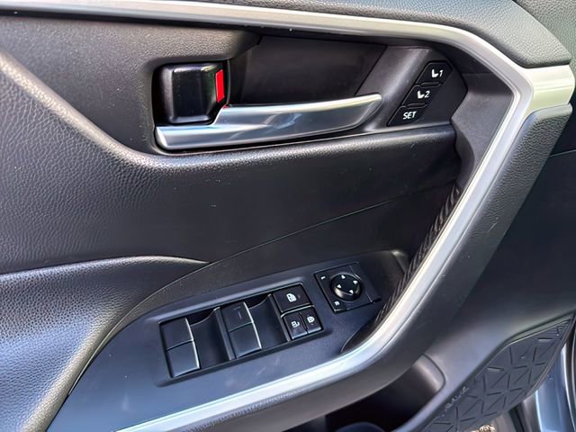 Used 2020 Toyota RAV4 XLE Premium image 17