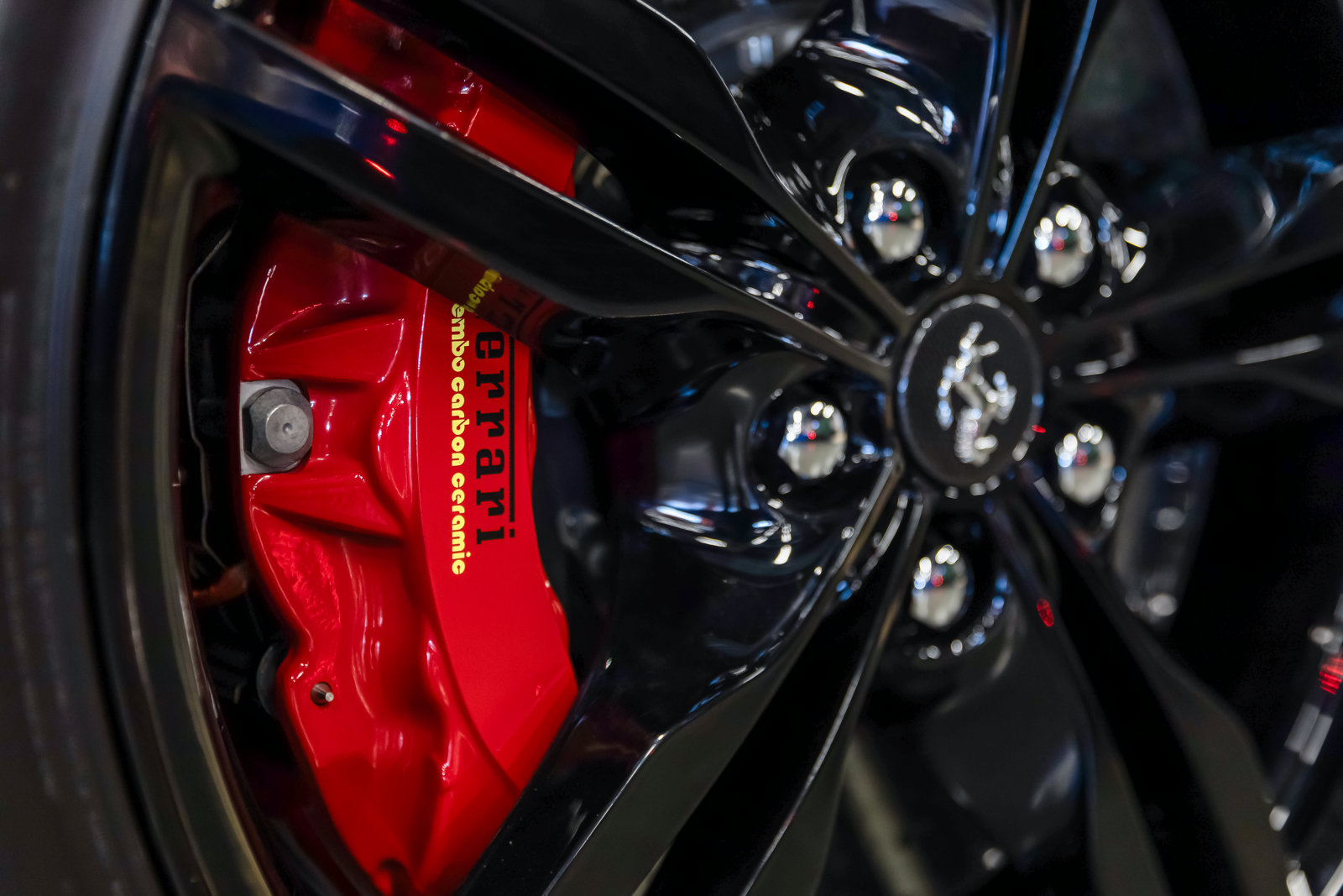 Used 2020 Ferrari Portofino RWD image 24