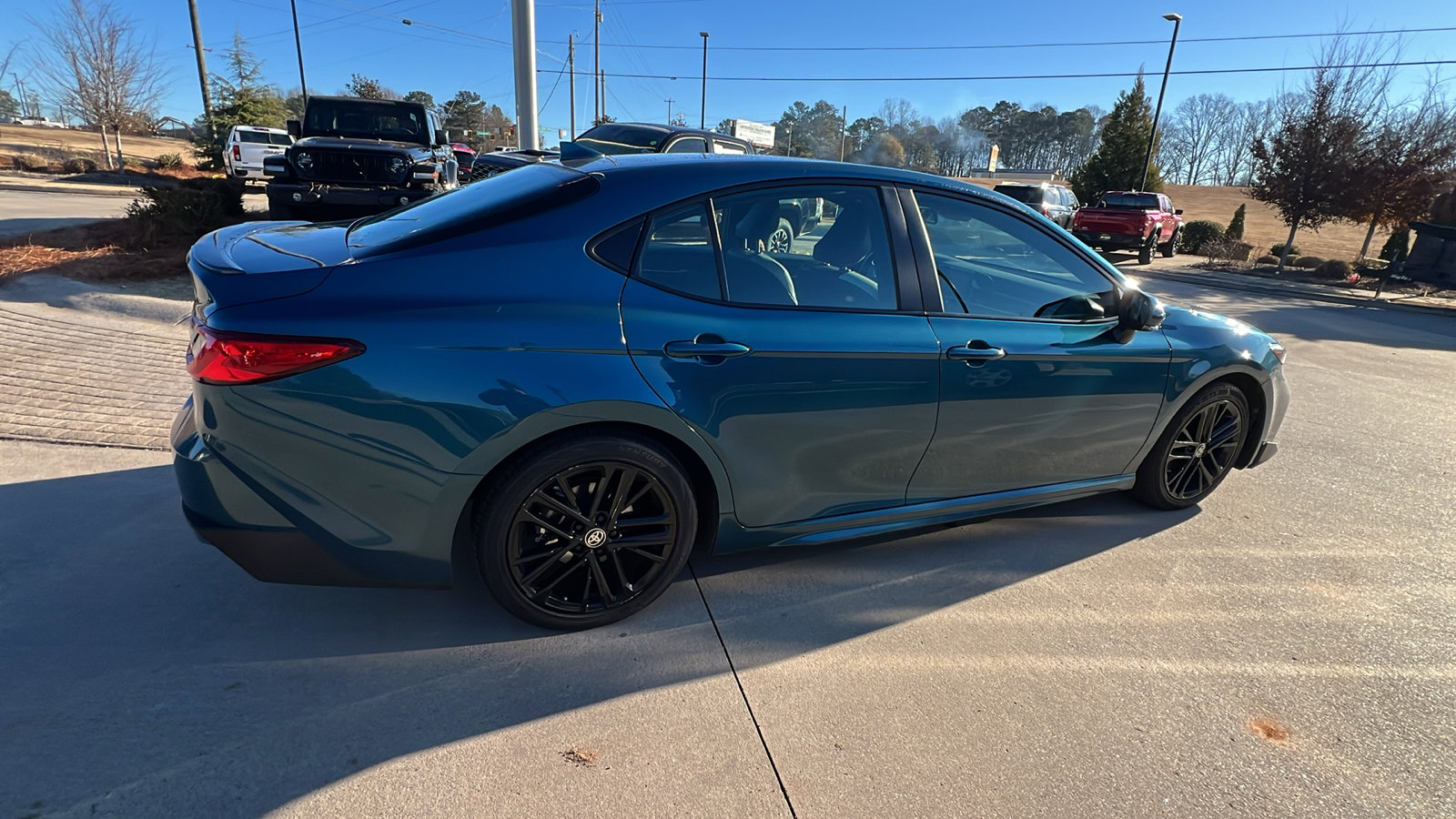 Used 2025 Toyota Camry SE image 8