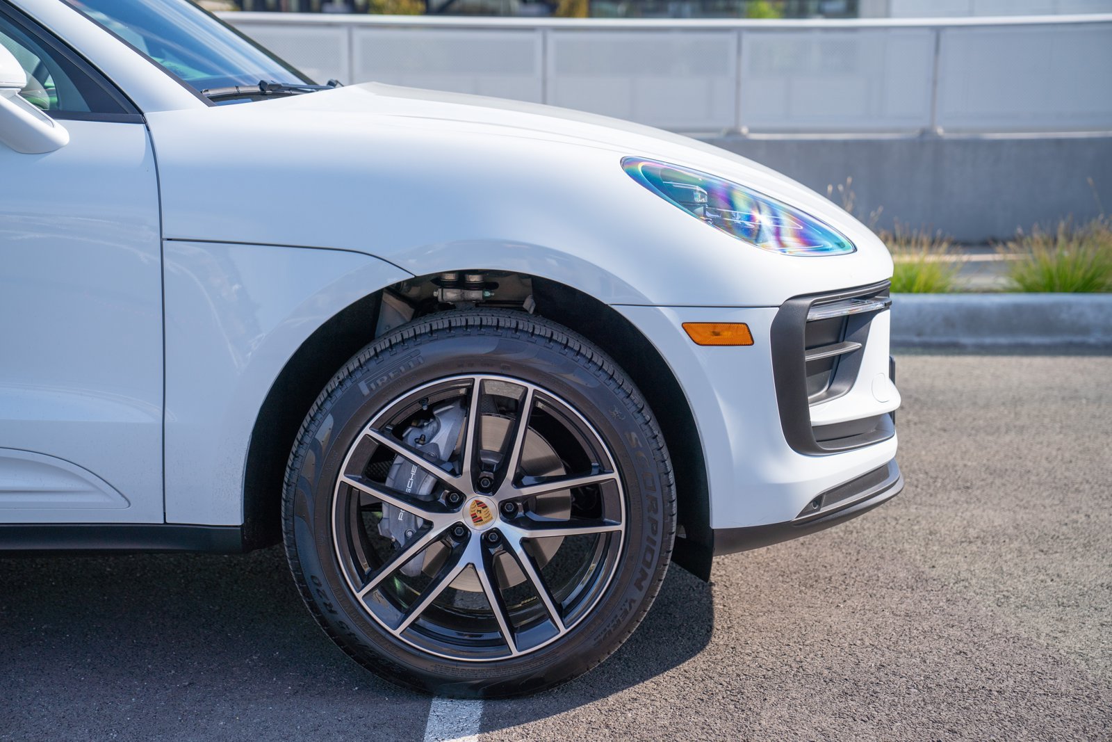 Certified 2026 Porsche Macan AWD/4WD image 9