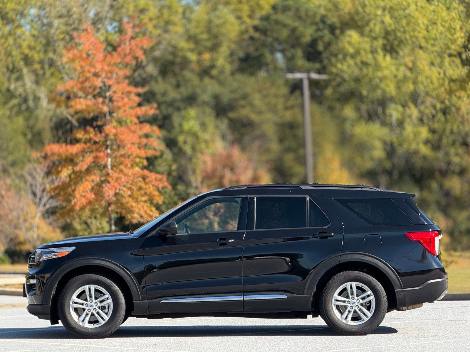 Used 2020 Ford Explorer XLT AWD/4WD image 8