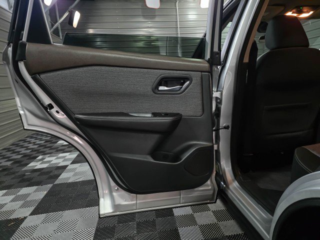 Used 2022 Nissan Rogue SV image 31