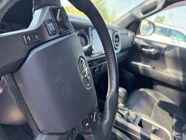 Used 2020 Toyota Tacoma TRD Off-Road w/ TRD Premium Off Road Package AWD/4WD image 11