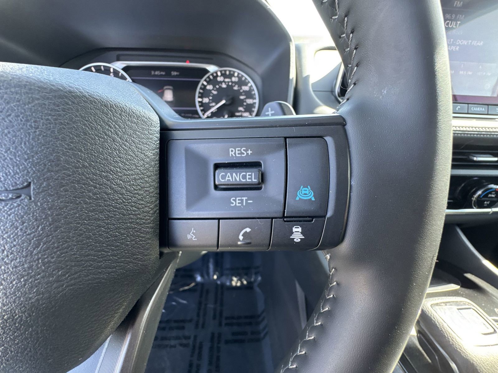 Certified 2025 Nissan Rogue SV AWD/4WD image 25
