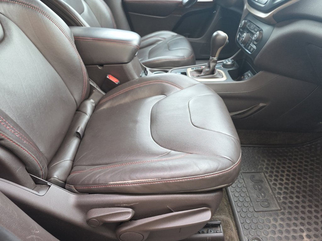 Used 2014 Jeep Cherokee Trailhawk w/ Comfort/Convenience Group AWD/4WD image 24