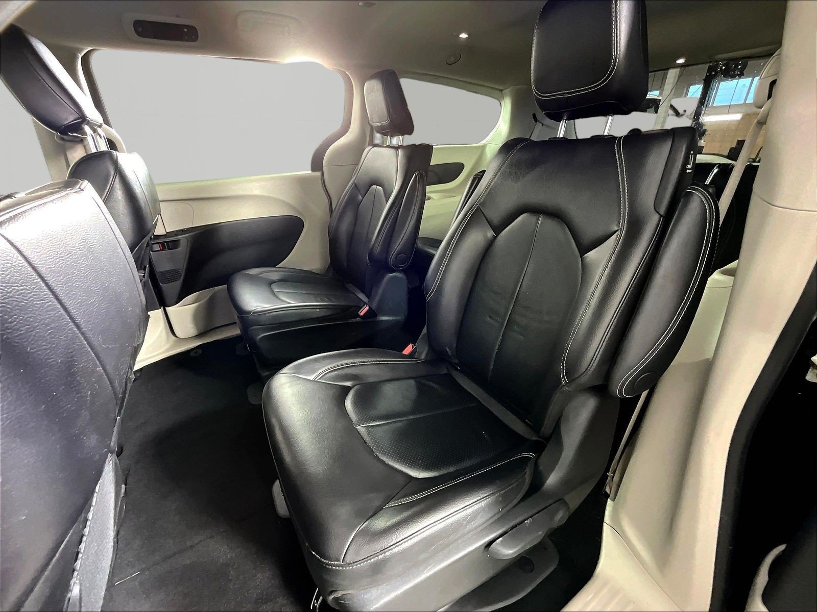 Used 2022 Chrysler Pacifica Touring-L FWD image 19