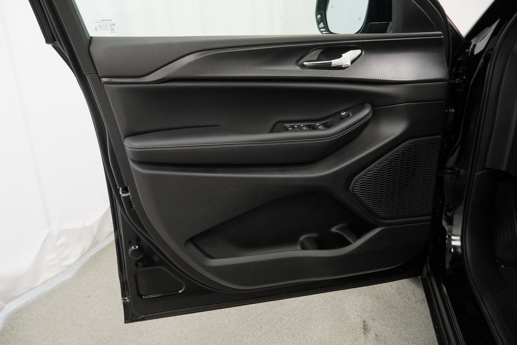 New 2025 Jeep Grand Cherokee Laredo image 28