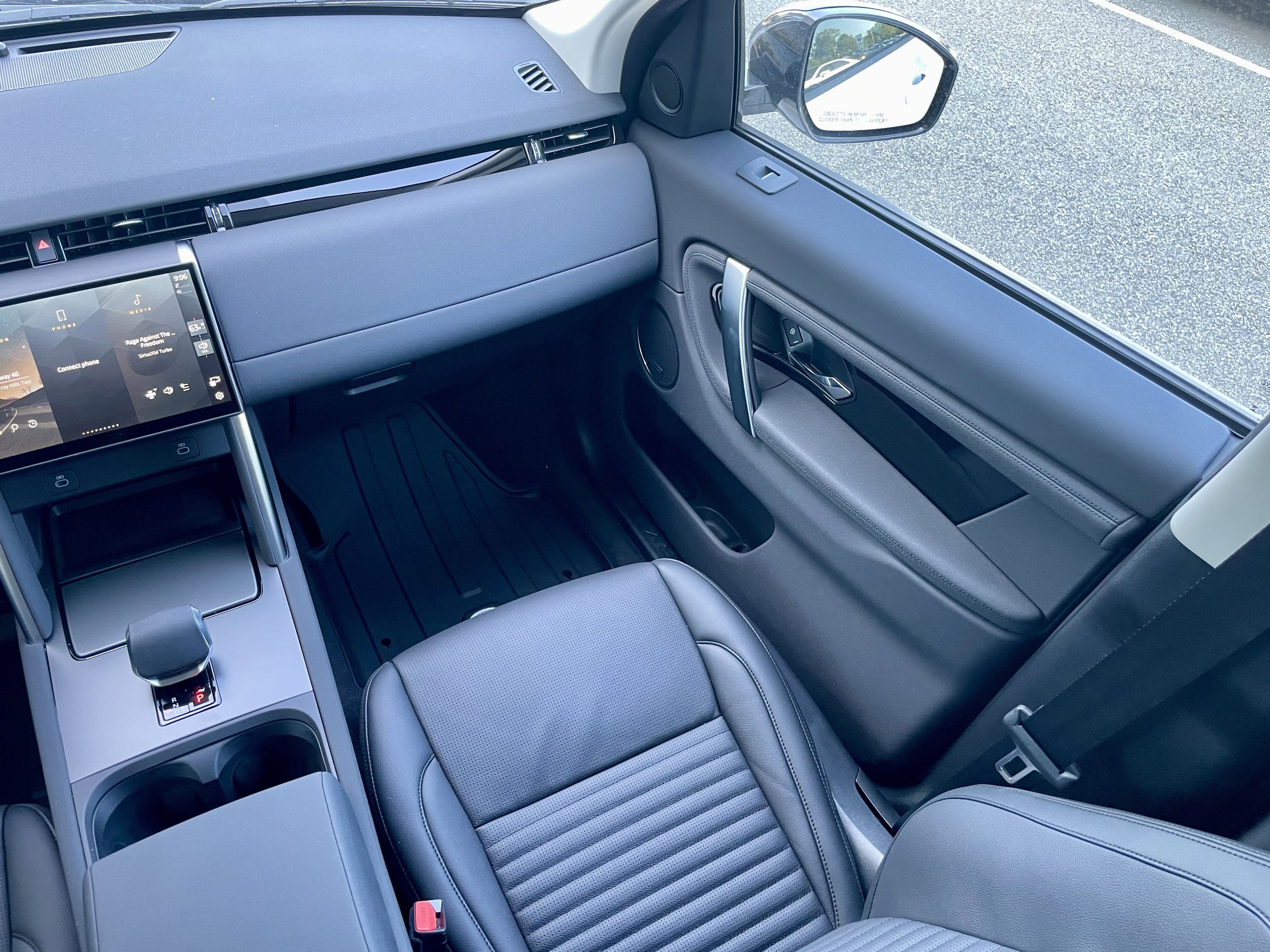 New 2025 Land Rover Discovery Sport S image 18