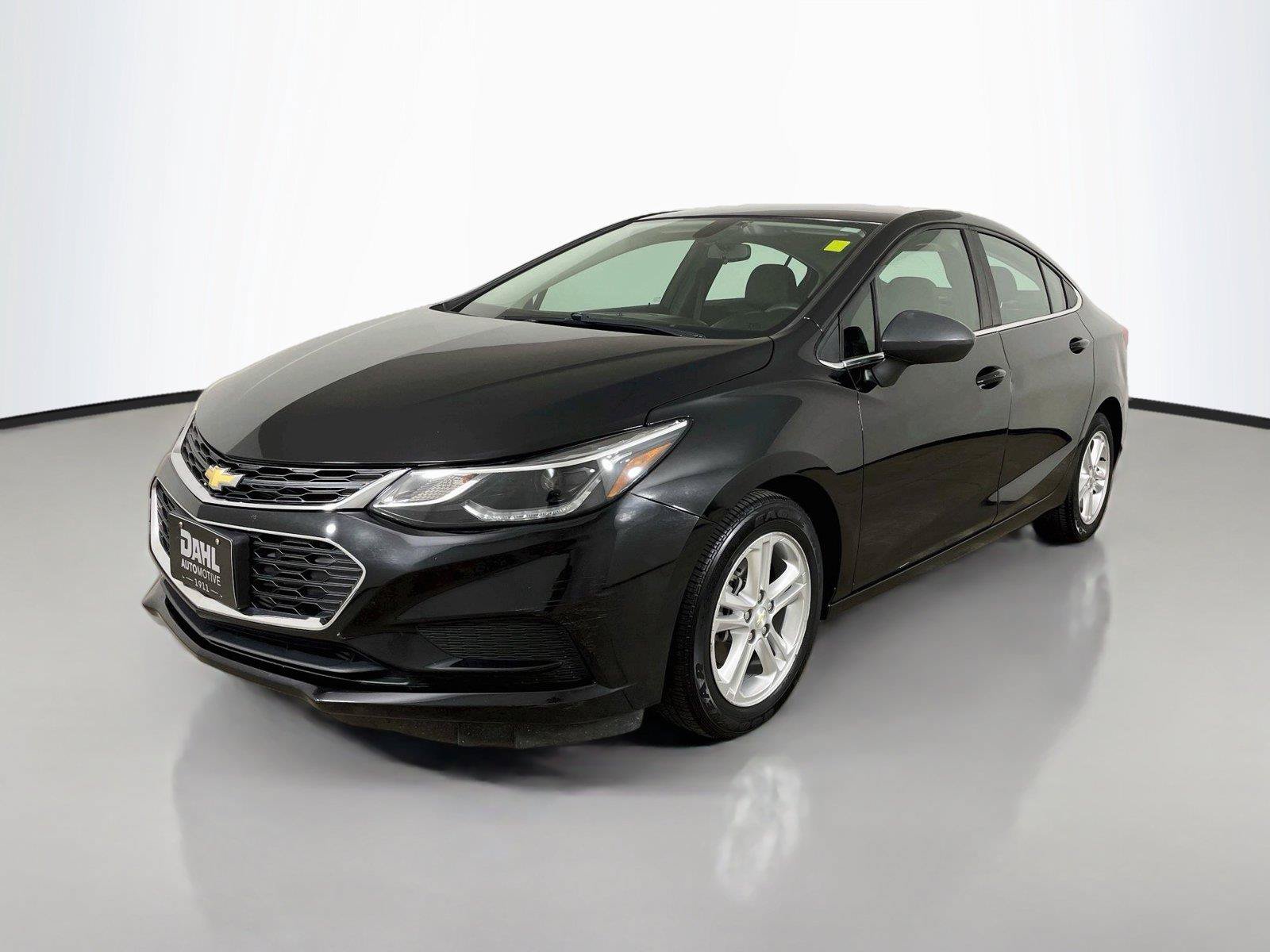 Used 2017 Chevrolet Cruze LT FWD image 4