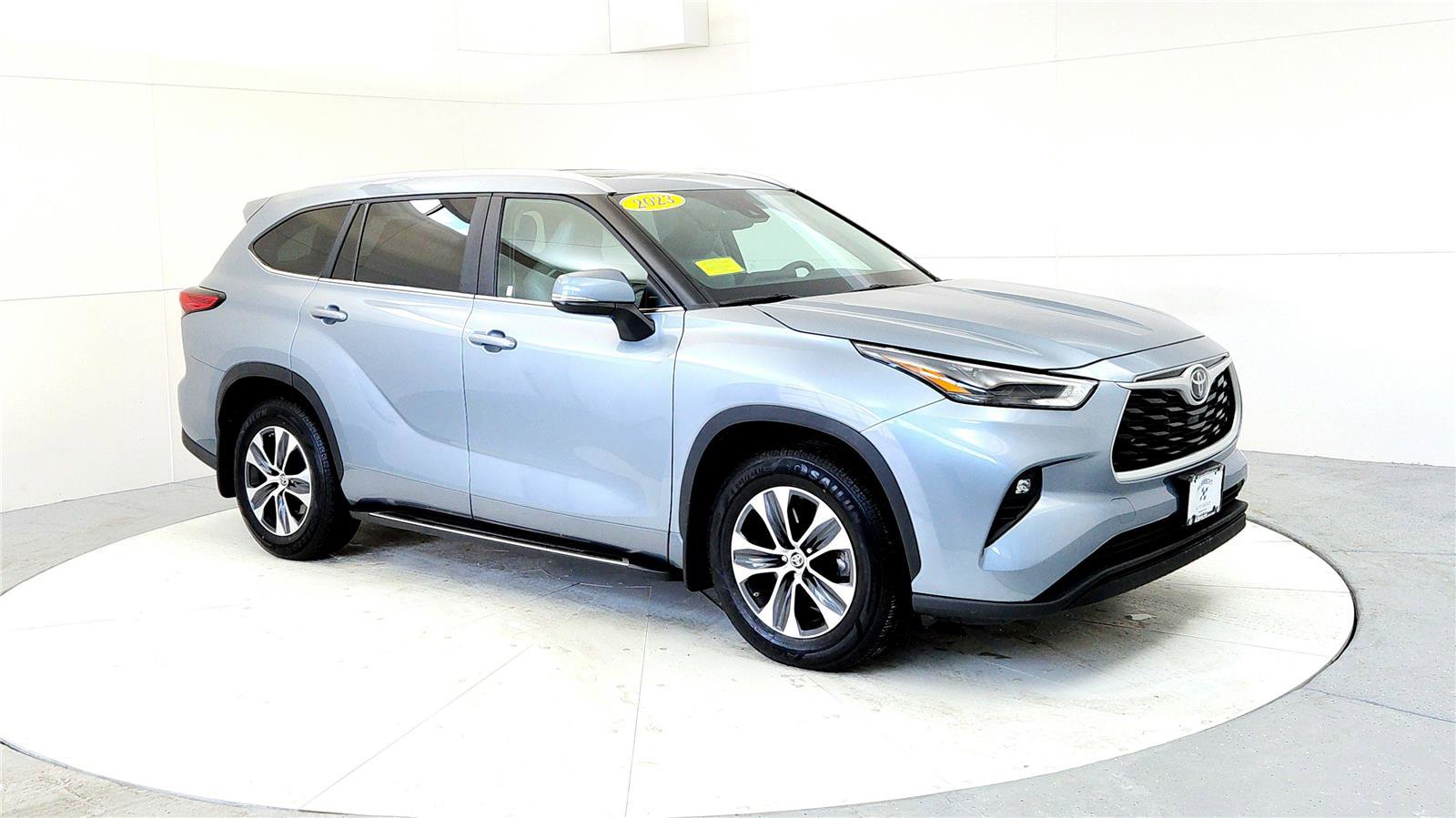 Certified 2023 Toyota Highlander XLE image 7