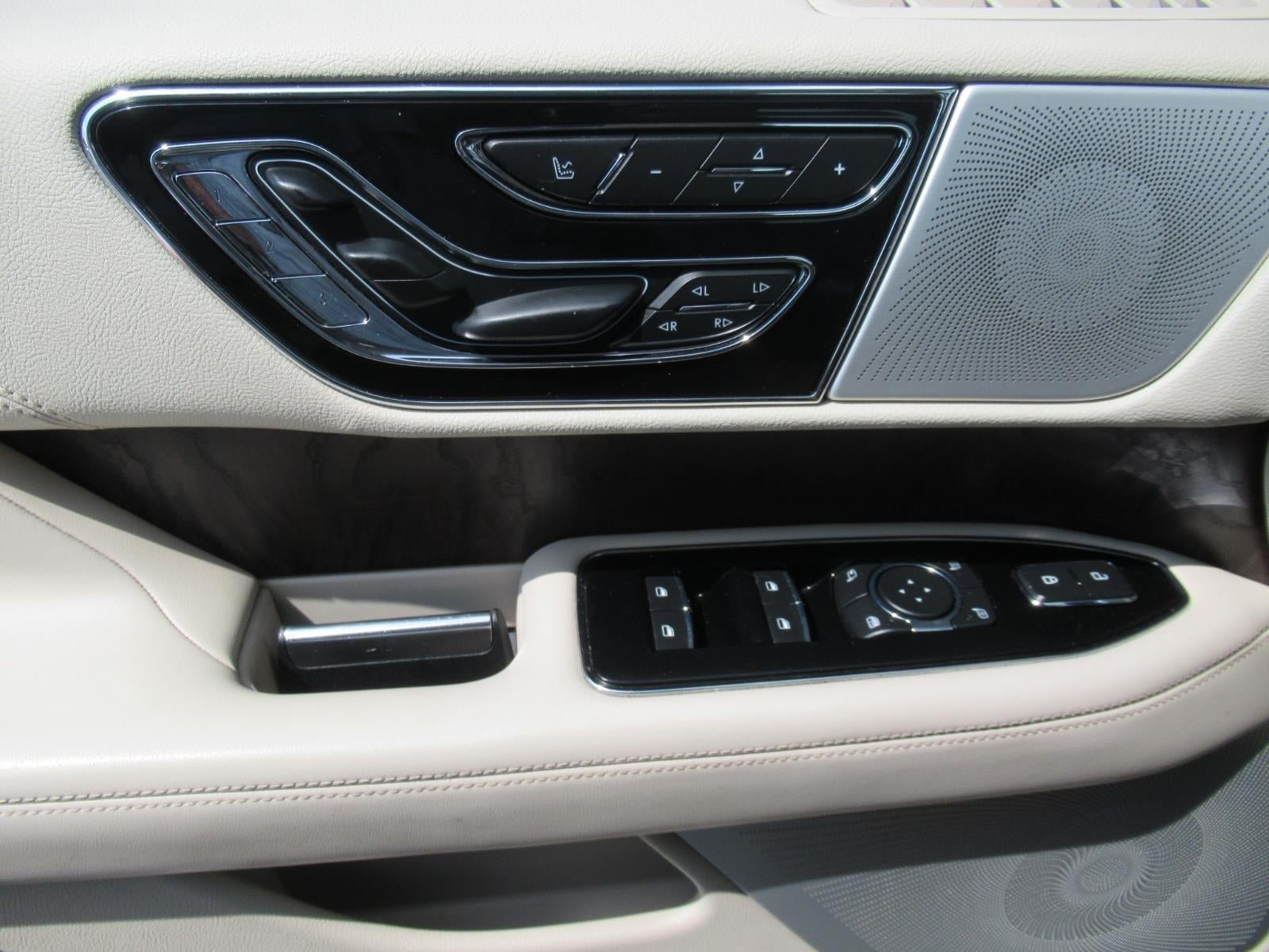 Used 2019 Lincoln Navigator Reserve AWD/4WD image 22