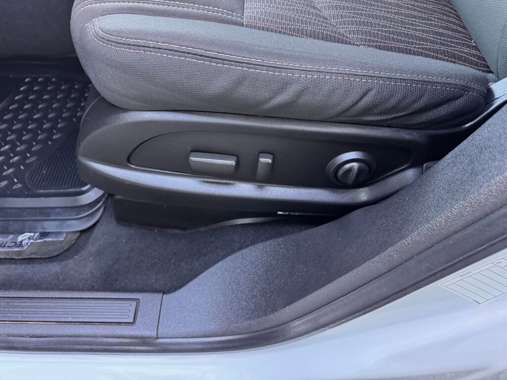 Used 2016 Chevrolet Traverse LT image 12