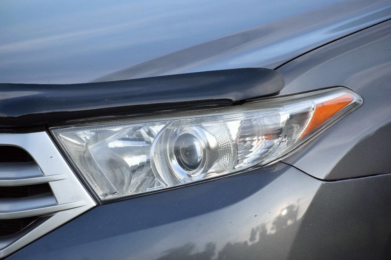 Used 2012 Toyota Highlander SE w/ Tow Pkg AWD/4WD image 37