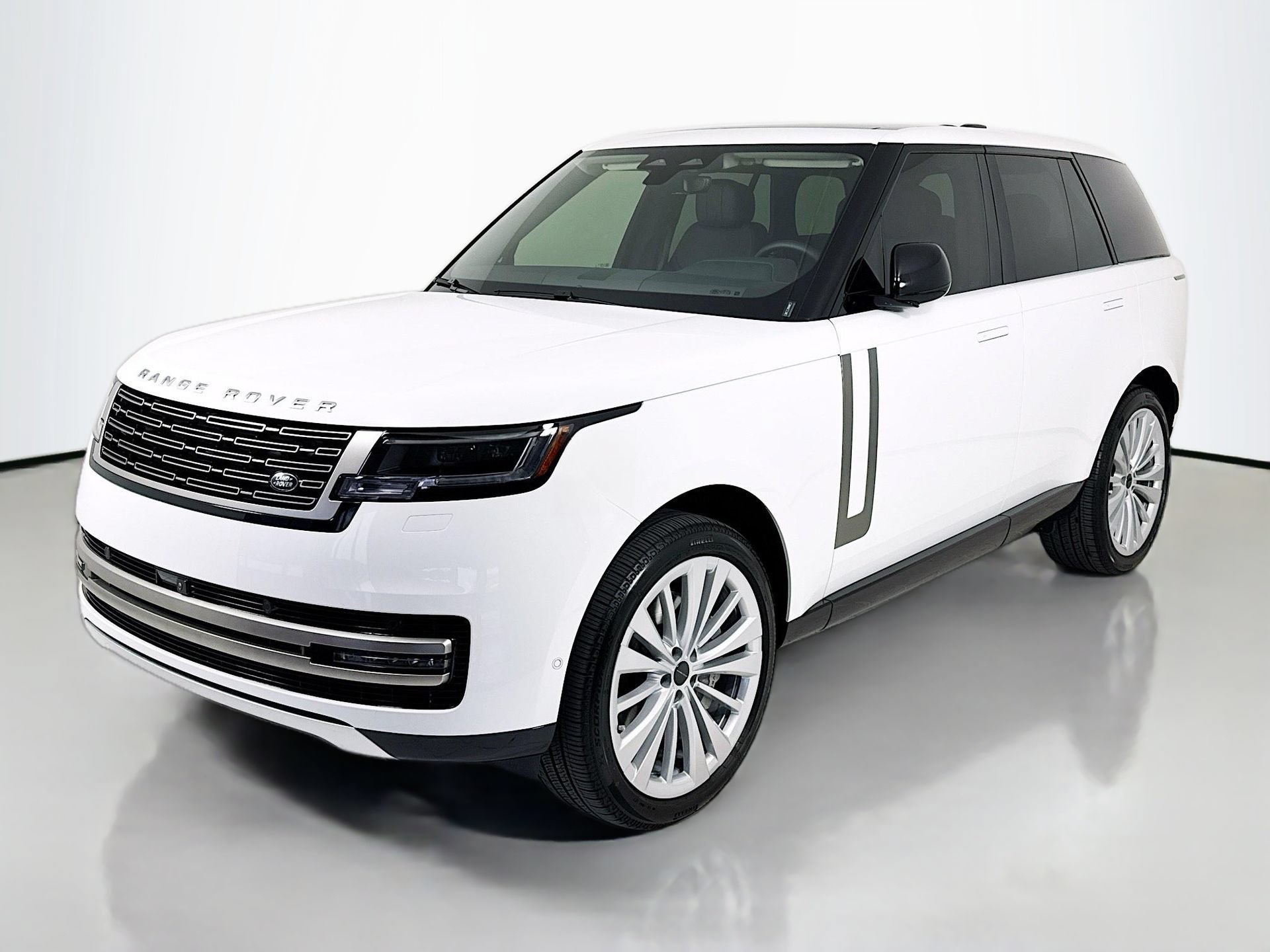 Used 2025 Land Rover Range Rover SE AWD/4WD image 3