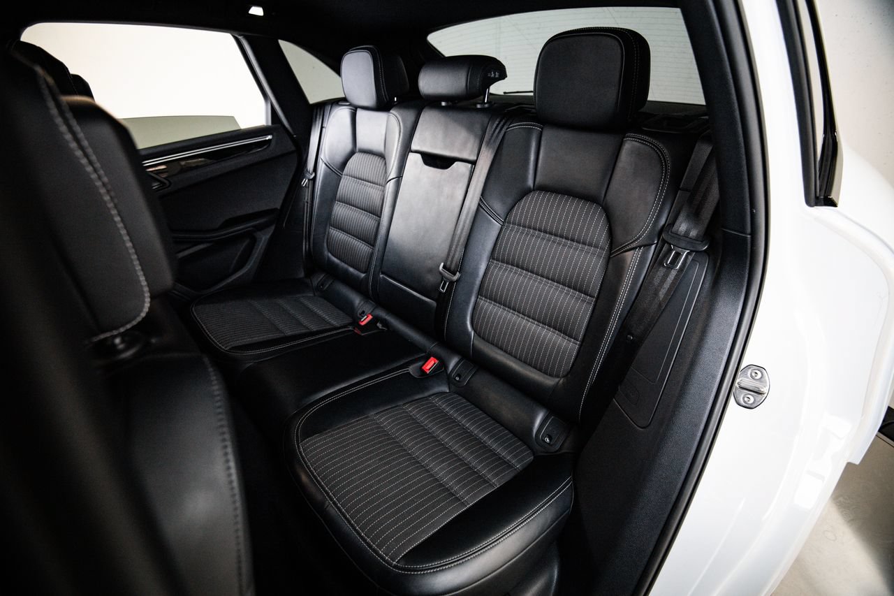 Certified 2024 Porsche Macan Turbo AWD/4WD image 24