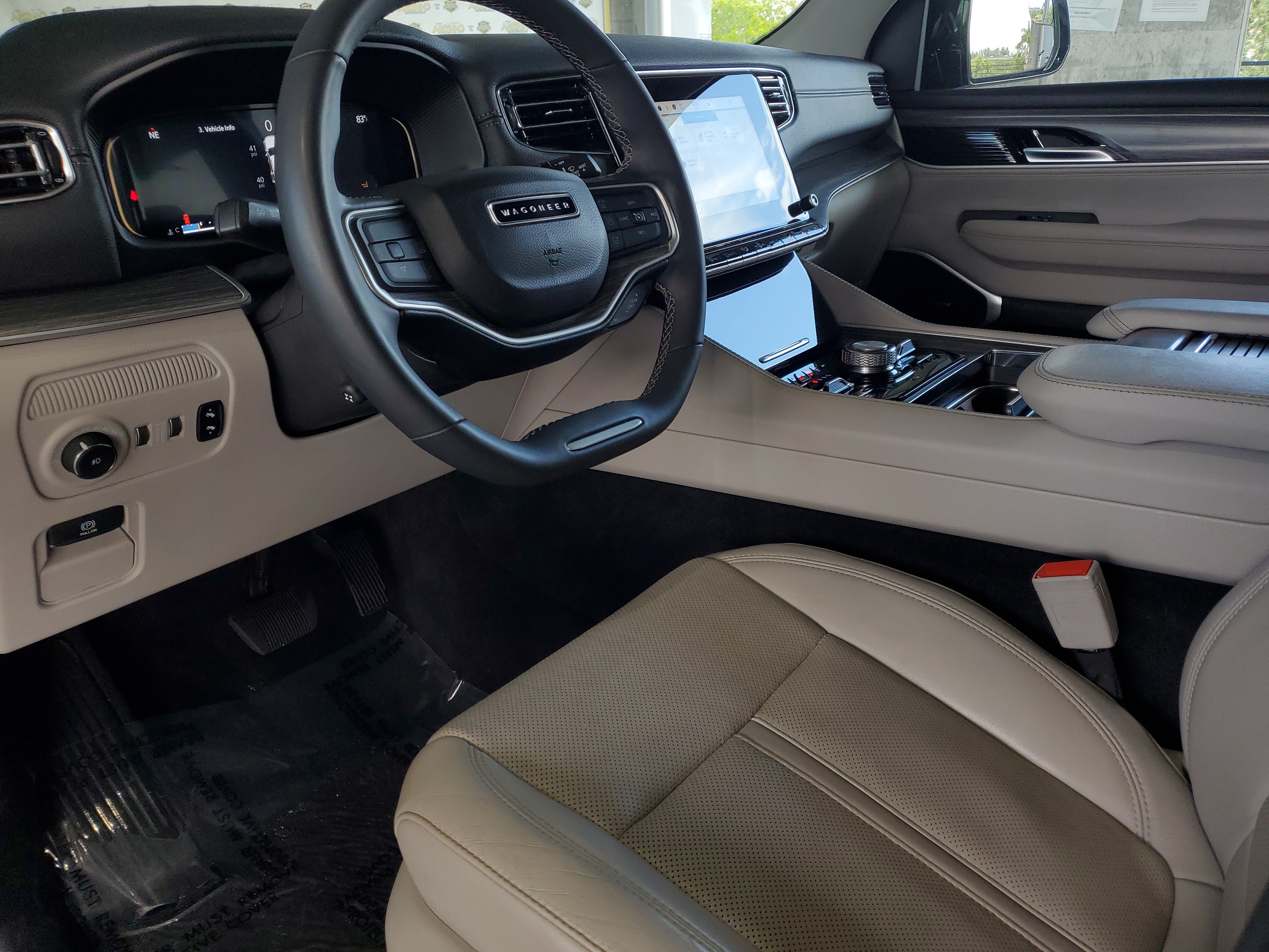 Certified 2024 Jeep Wagoneer L Series III w/ Flexible Seating Group AWD/4WD image 16