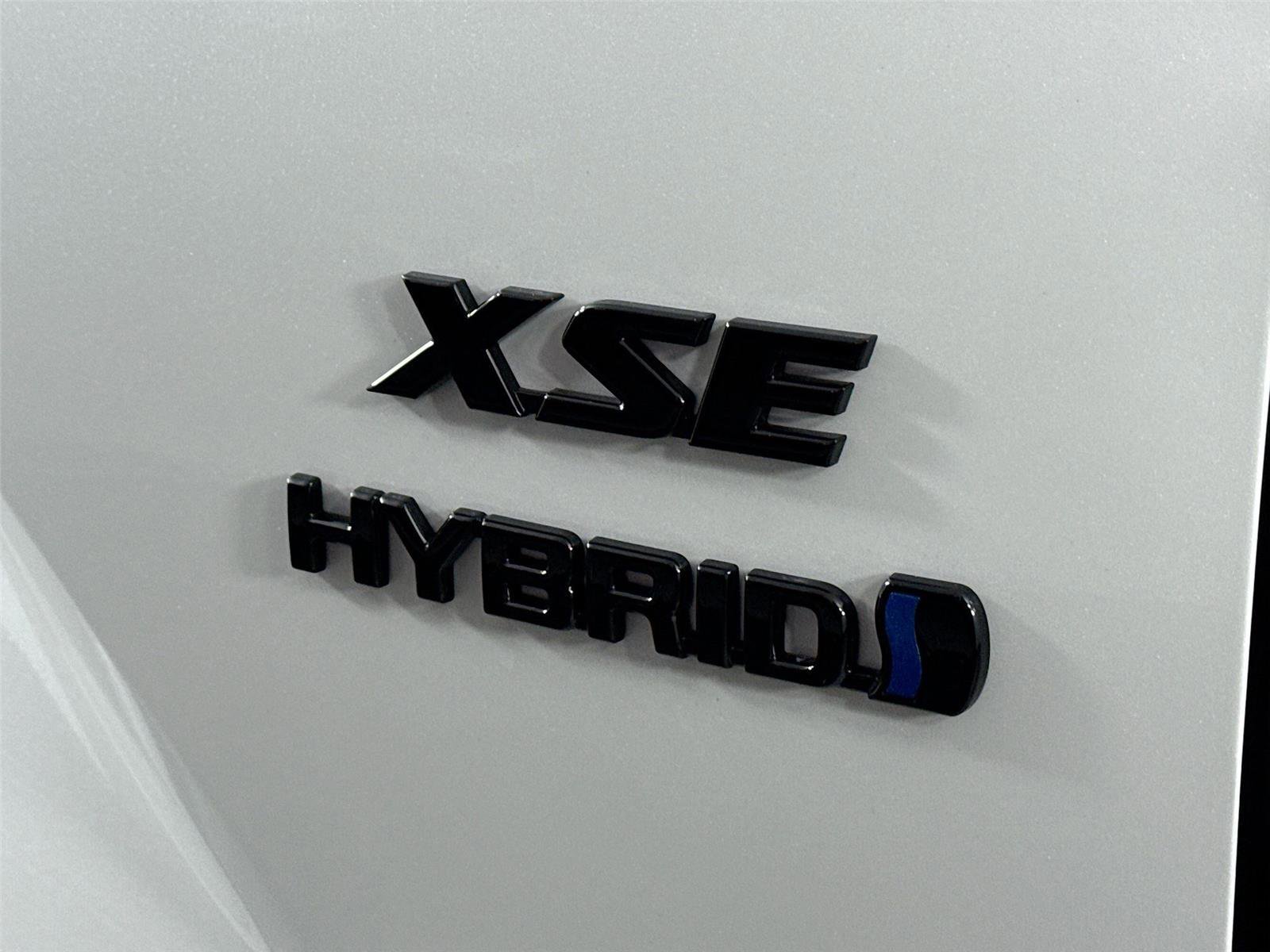 Used 2024 Toyota Corolla Cross XSE w/ Convenience Package image 15