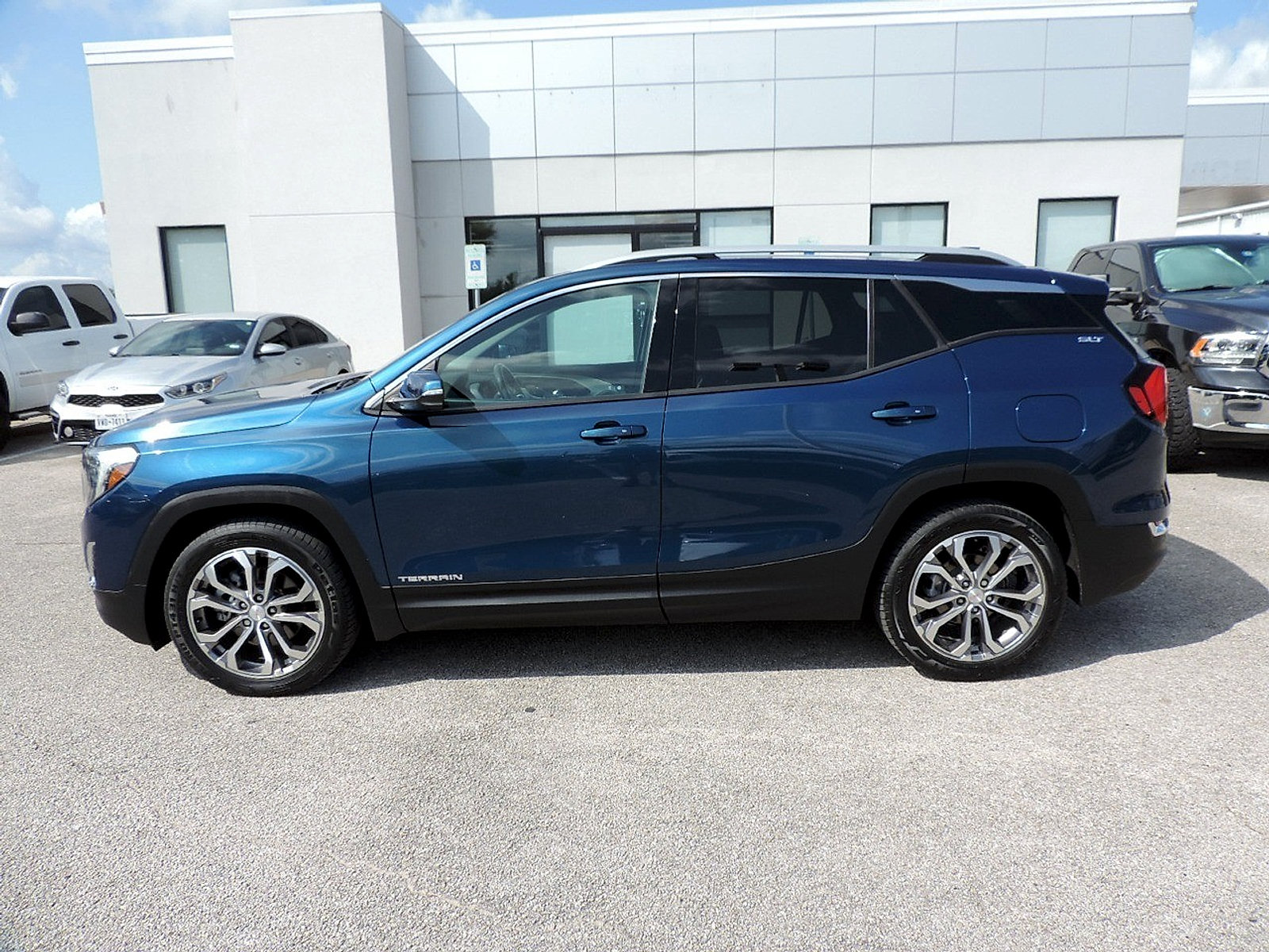 Used 2020 GMC Terrain SLT w/ Preferred Package FWD image 8