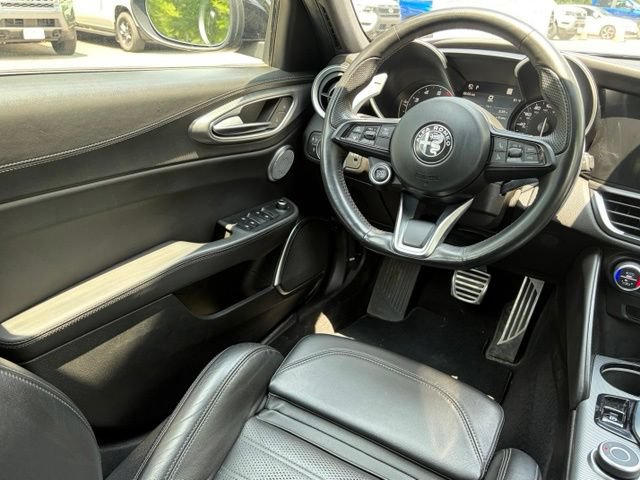 Used 2023 Alfa Romeo Giulia Veloce AWD/4WD image 44