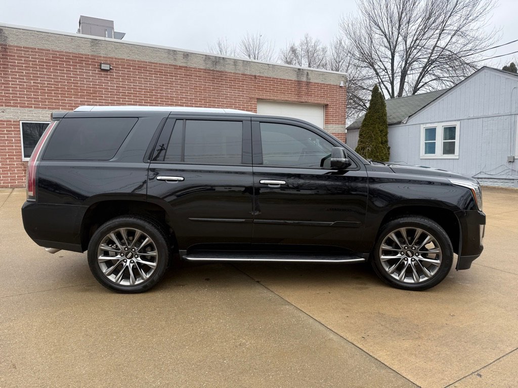 Used 2020 Cadillac Escalade Luxury w/ Escalade Sport Edition image 4
