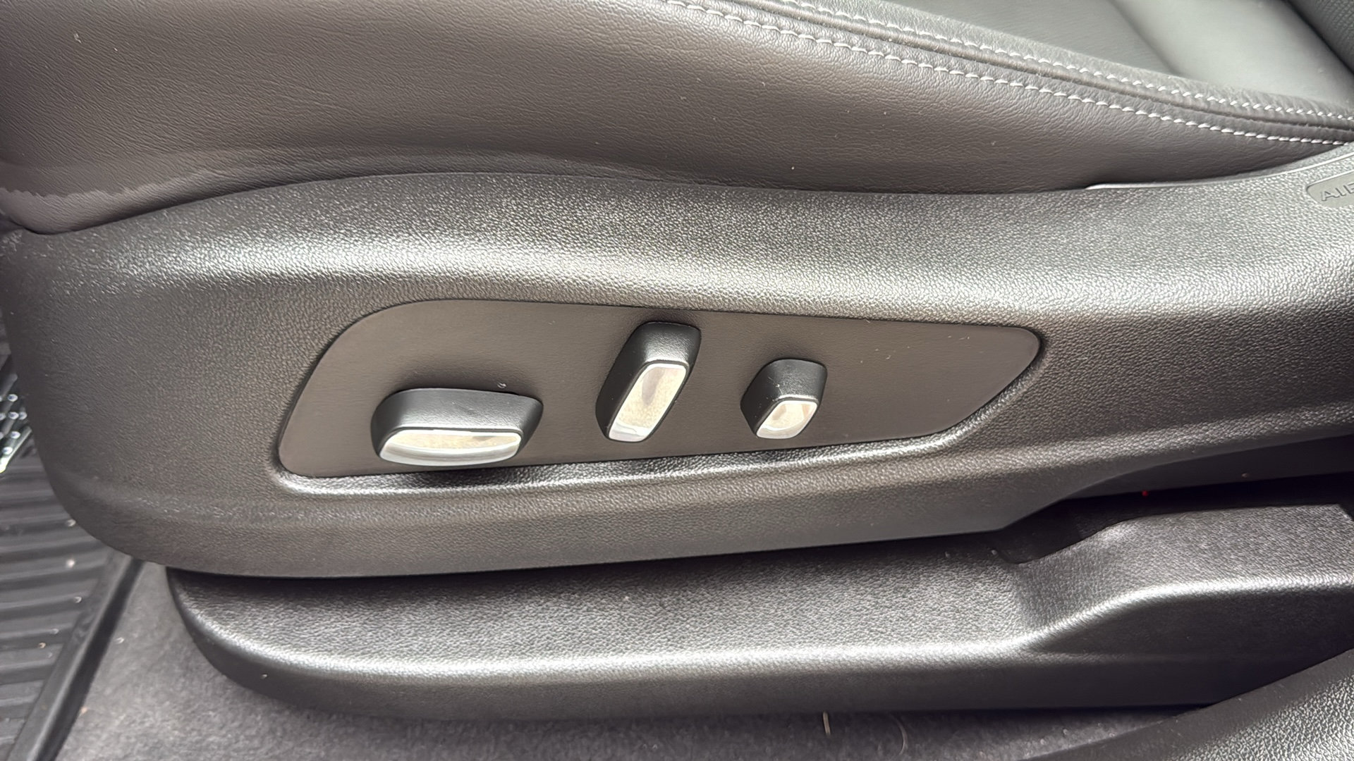 New 2025 Cadillac XT6 Premium Luxury image 12