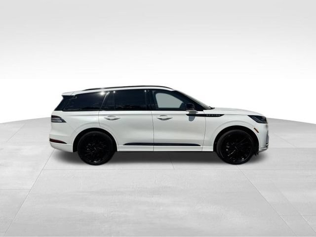 Used 2025 Lincoln Aviator Reserve w/ Equipment Group 201A AWD/4WD image 2