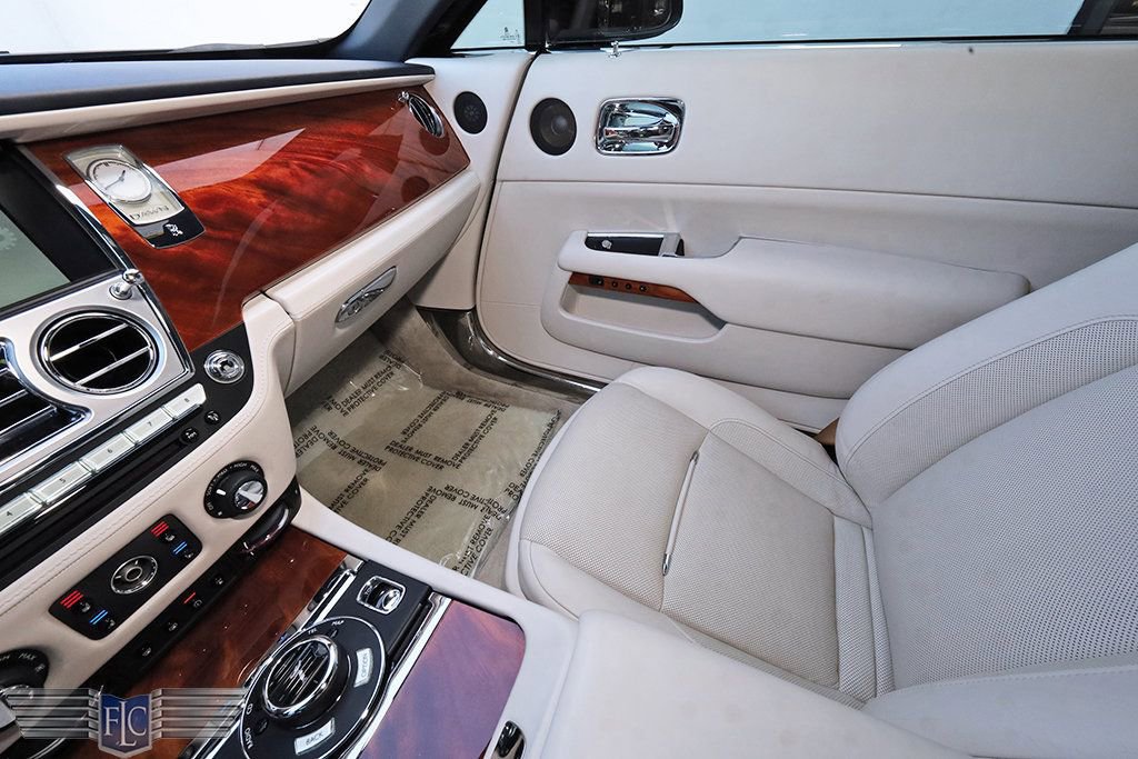 Used 2016 Rolls-Royce Dawn image 22