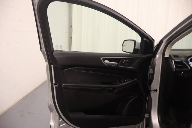 Used 2018 Ford Edge Titanium w/ Equipment Group 301A image 9
