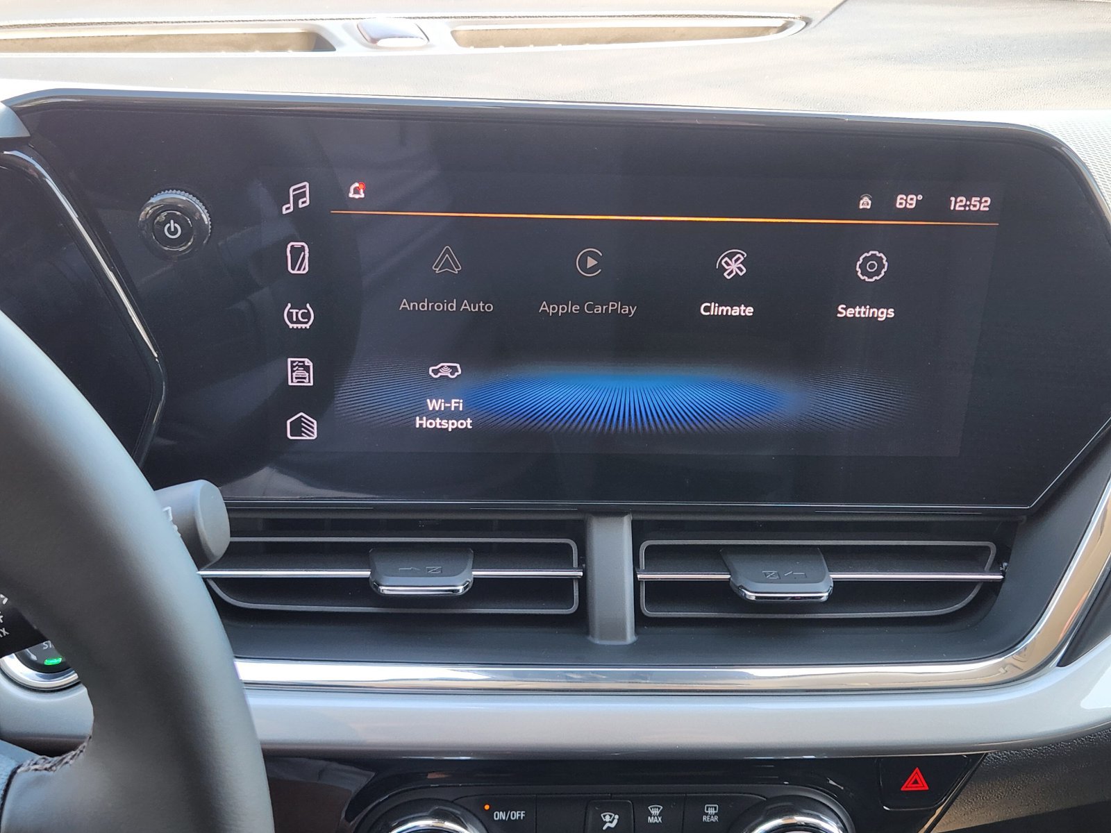 New 2026 Chevrolet Trax LT w/ LT Convenience Package FWD image 16